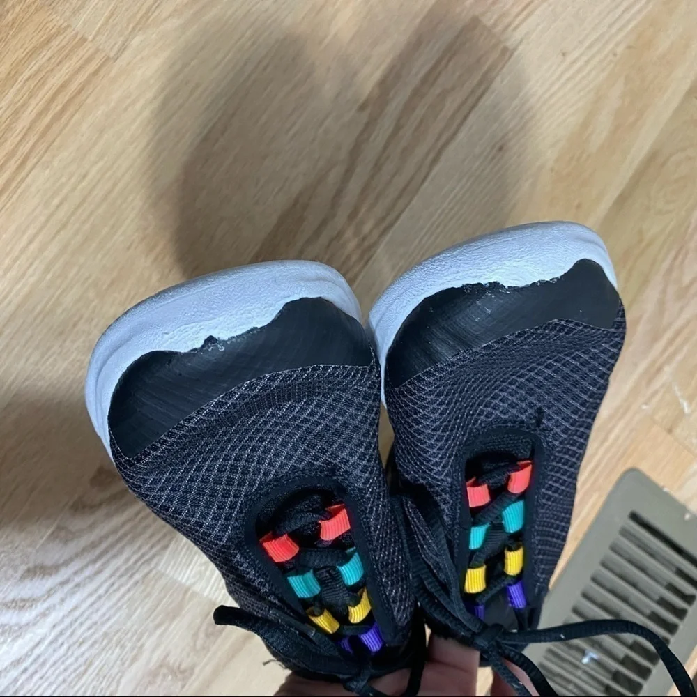 Nike Air Max Motion 2 Sneakers Sz 5 Youth Black Multi Color Yellow Purple Red